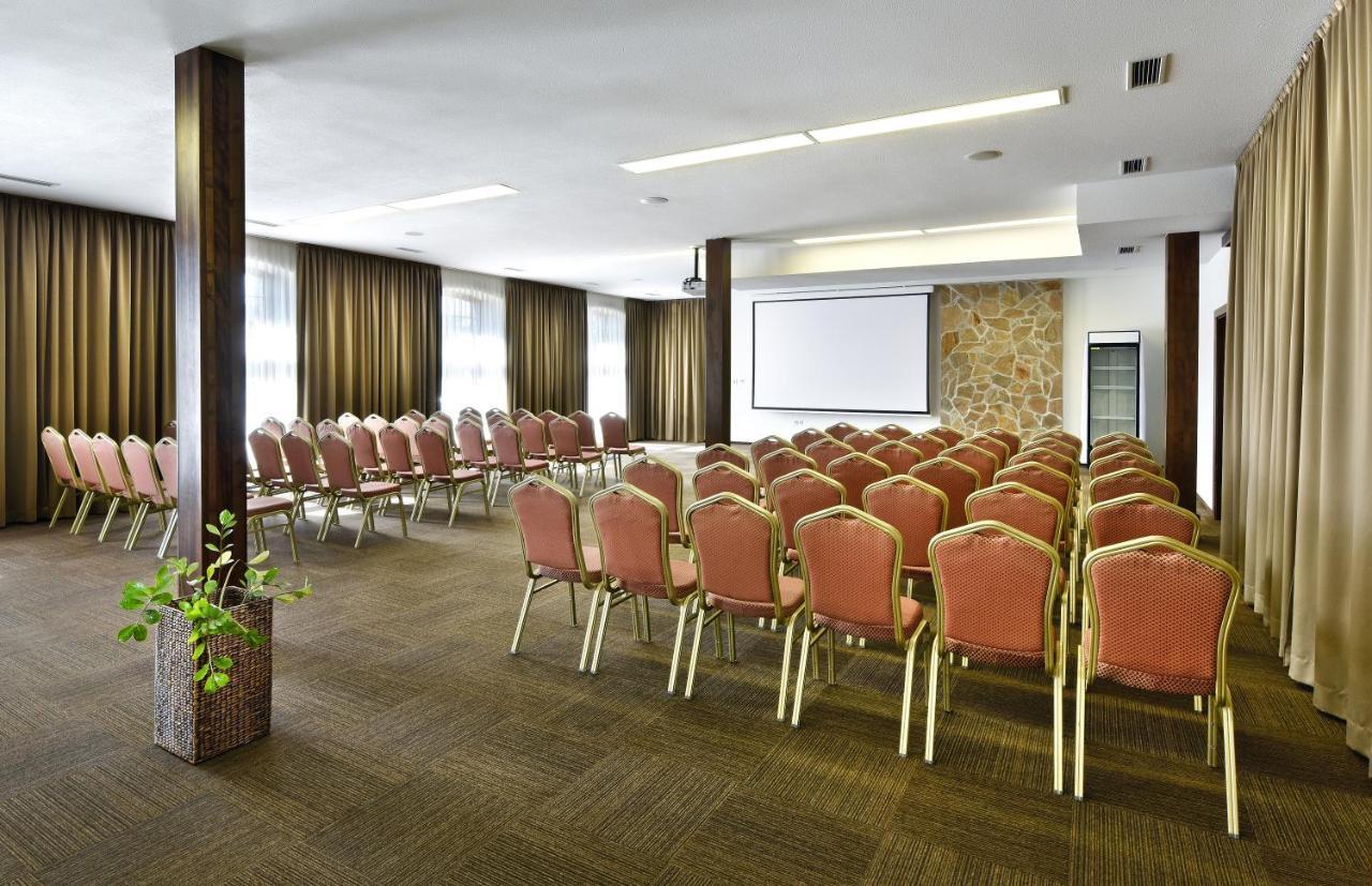 Rezort Masarykov Dvor Pstrusa エクステリア 写真
